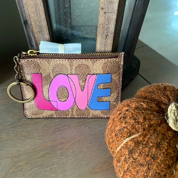 🎀COACH “LOVE” ZIP CARD CASE KEY CHAIN WALLET NWOT🎀 - Picture 1 of 3